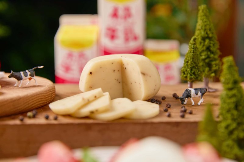 画像2: 黒胡椒ゴーダチーズ　黒こしょう入りミニゴーダ (2)
