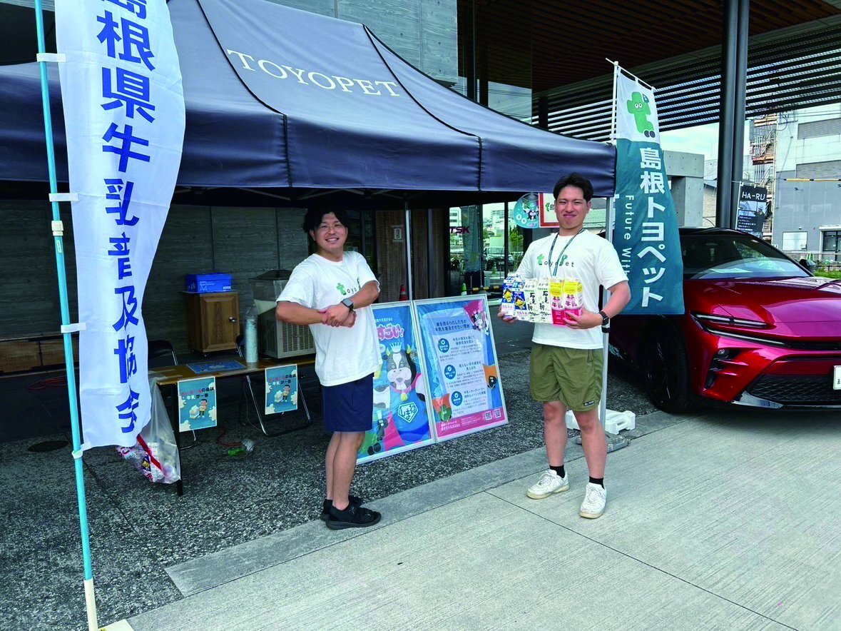 牛乳の無料試飲の様子1