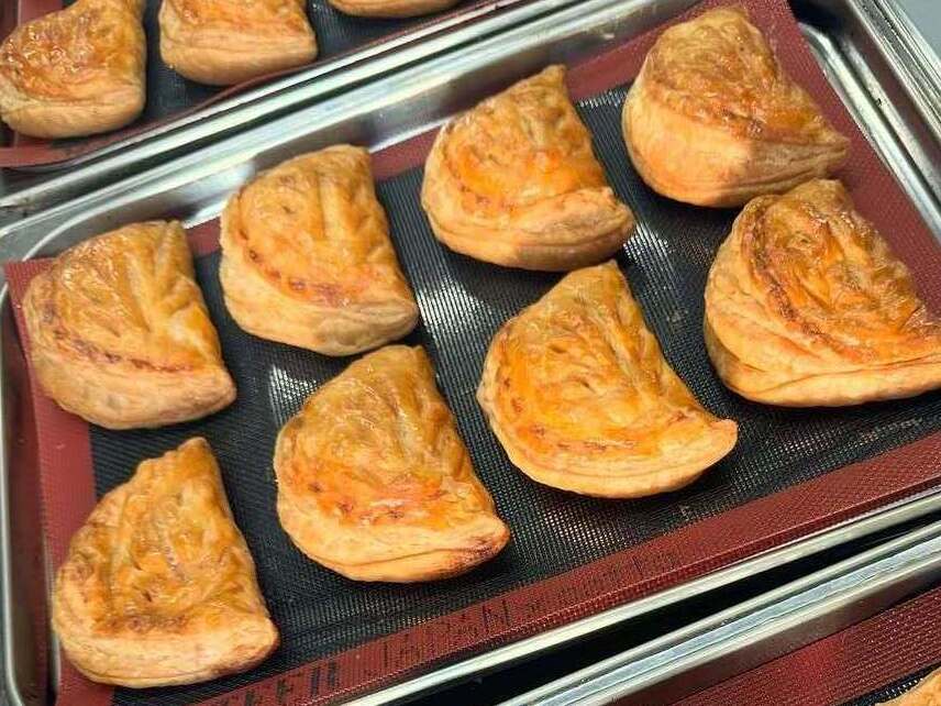 発酵バターを贅沢に使ったサクサクのパイ