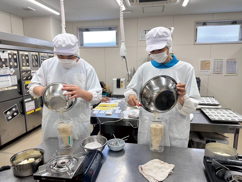 フィナンシェ製造のようす①