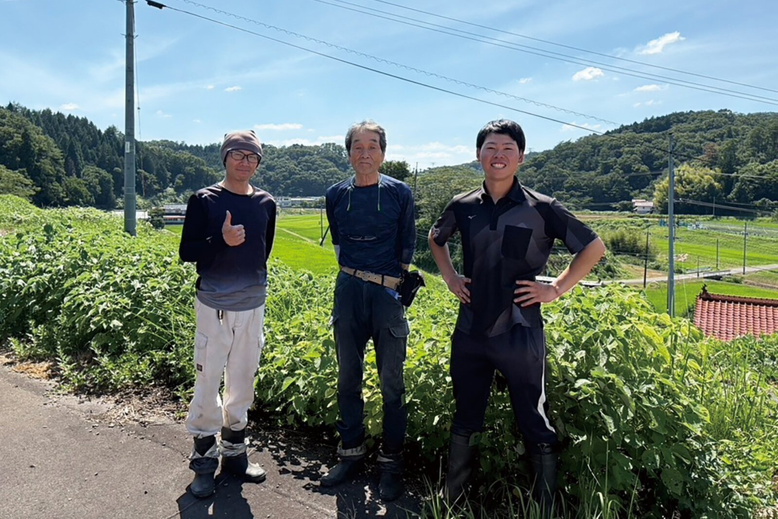 本田さん(中央)と、スタッフのみなさん